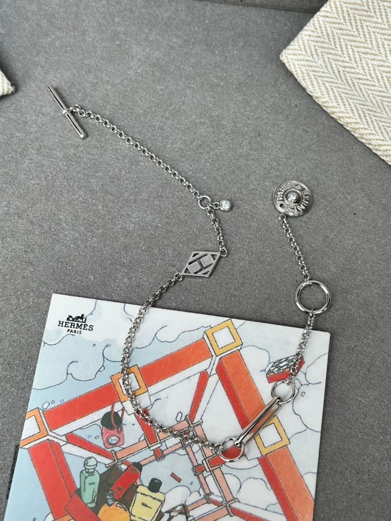 H**me5 necklaces
